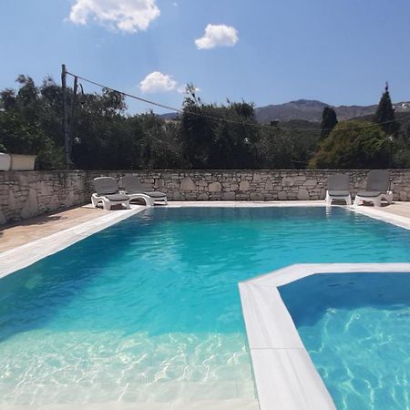 Villa Petrino - Central Flat Location Within Kassiopi. Sleeps 8 Eksteriør bilde