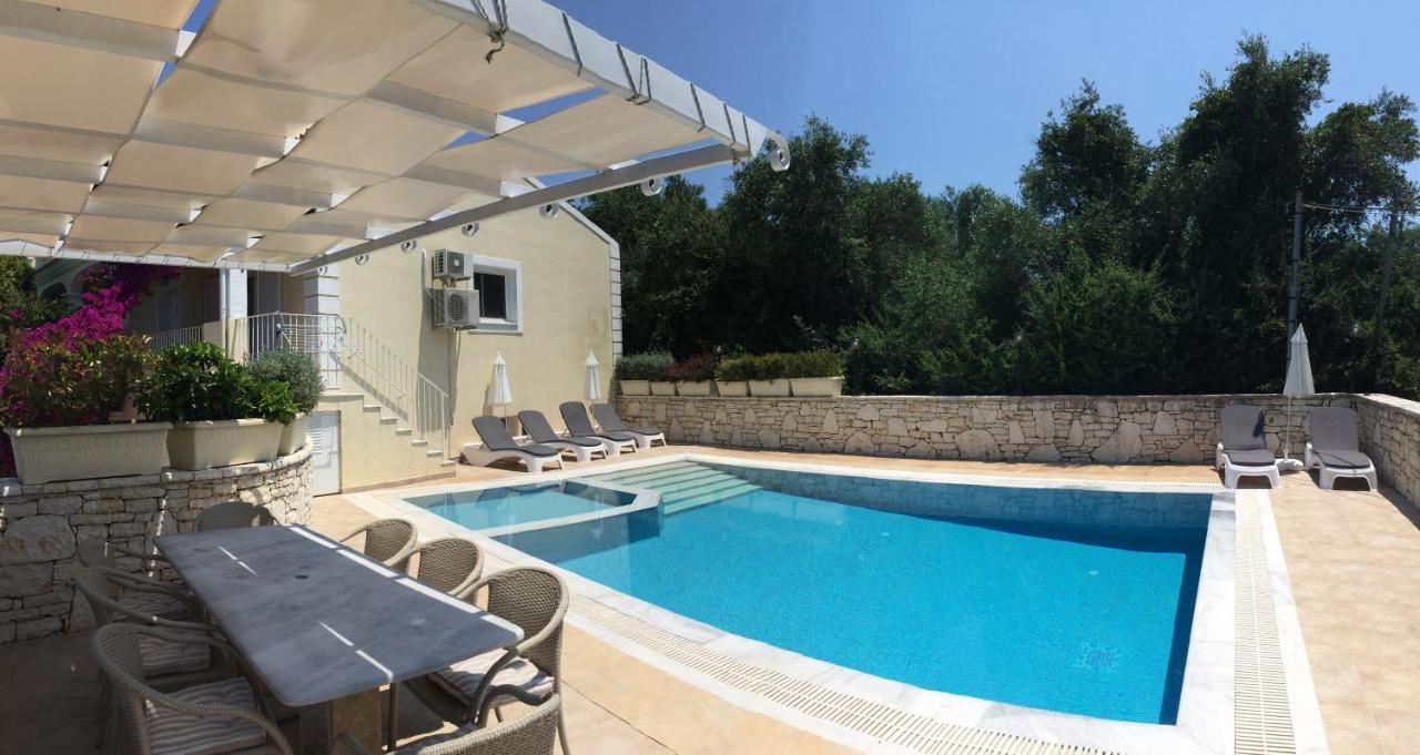 Villa Petrino - Central Flat Location Within Kassiopi. Sleeps 8 Eksteriør bilde