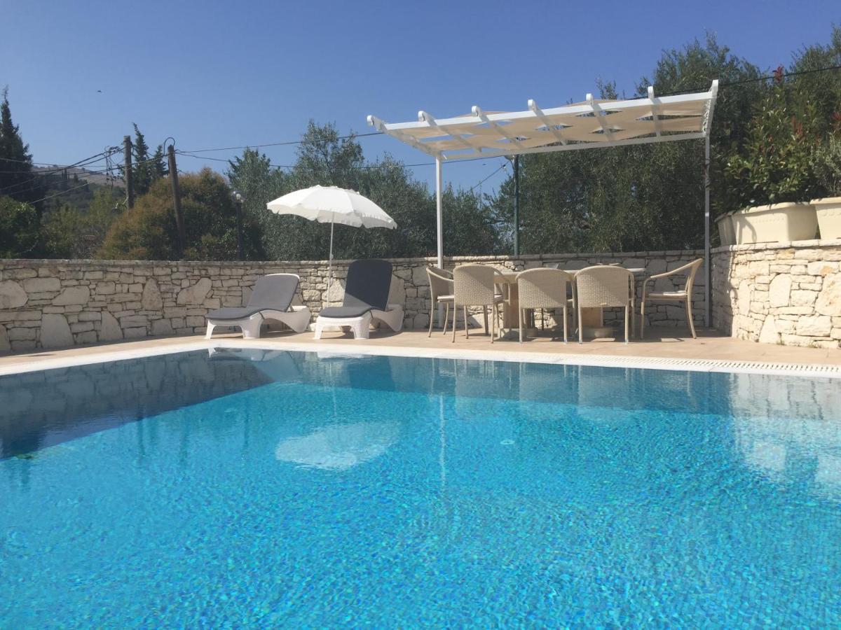 Villa Petrino - Central Flat Location Within Kassiopi. Sleeps 8 Eksteriør bilde