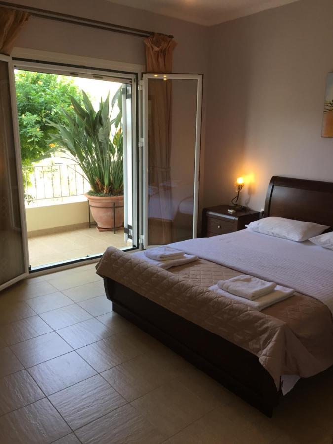 Villa Petrino - Central Flat Location Within Kassiopi. Sleeps 8 Eksteriør bilde