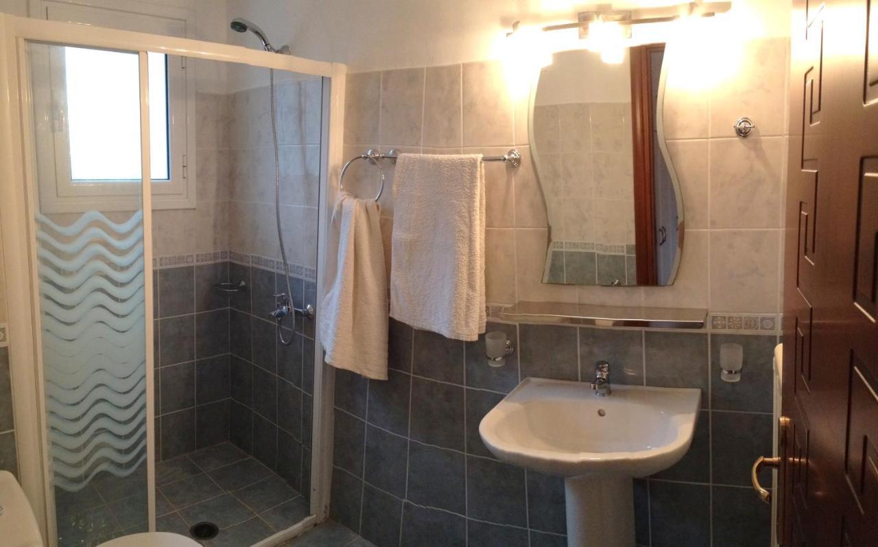Villa Petrino - Central Flat Location Within Kassiopi. Sleeps 8 Eksteriør bilde