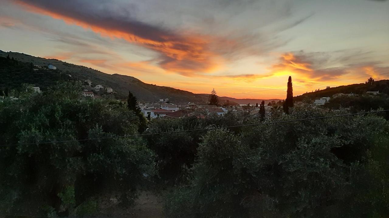 Villa Petrino - Central Flat Location Within Kassiopi. Sleeps 8 Eksteriør bilde